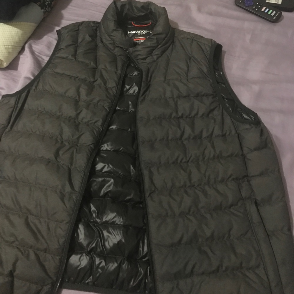 Hawks & Co sport sleeveless wind breaker